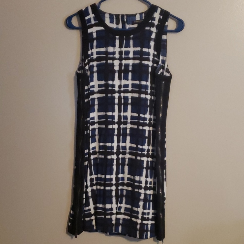 Sleeveless sheath dress